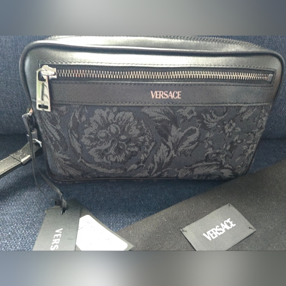 Versace NWT Wristlet Clutch - Picture 4 of 17